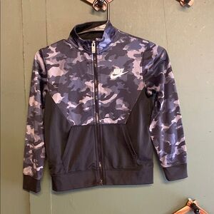 Nike Black Athletic Jacket with Camo Design Boys Size 6-7